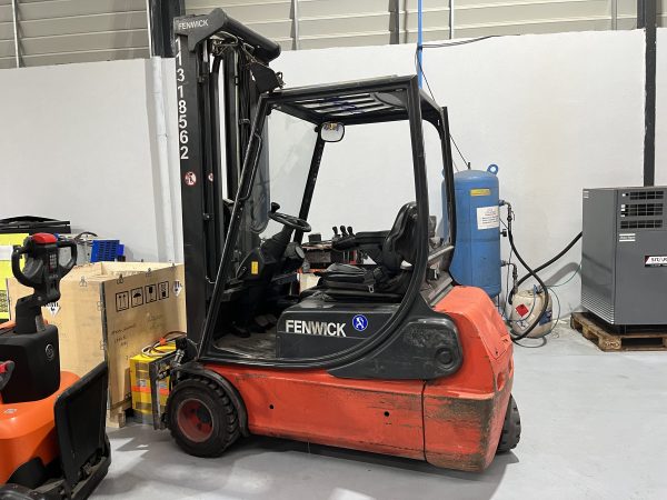 Empilhador elétrico usado Fenwick-Linde E18C-02